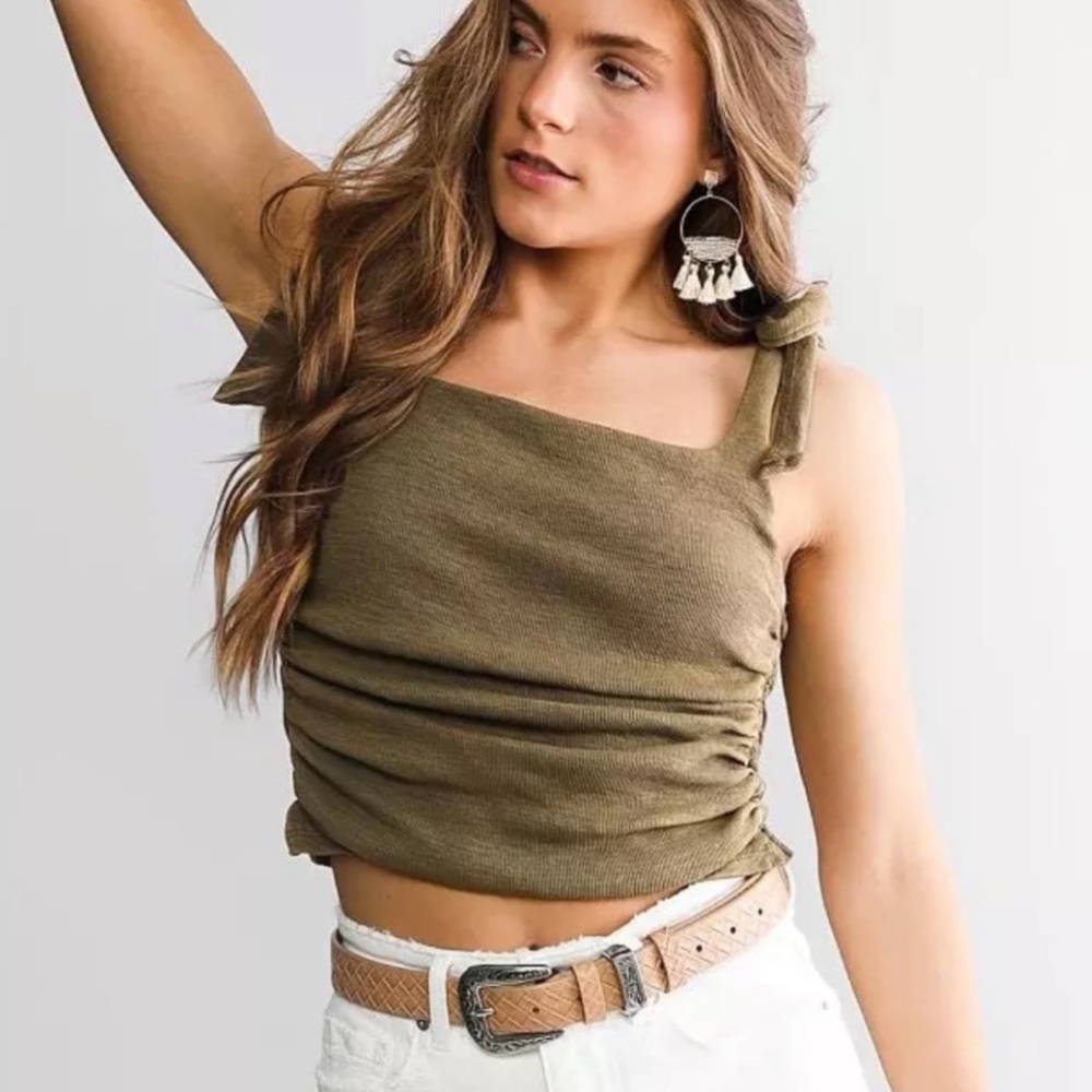FREE PEOPLE ❤️‍🔥 ARMY GREEN TOP NWT SIZE MEDIUM
